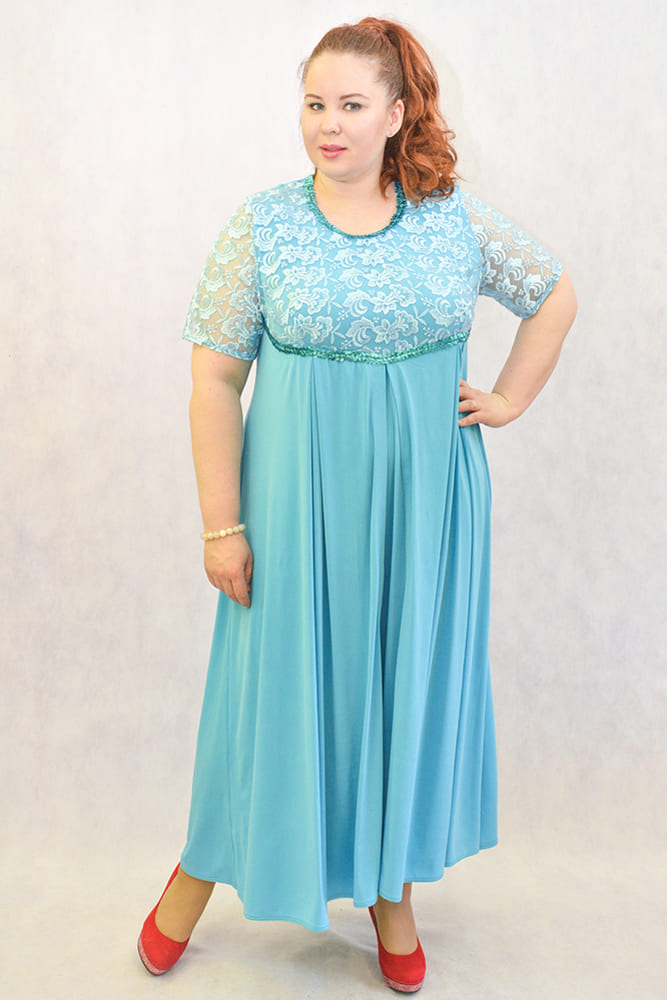 Нежно-голубое вечернее платье с декором кружевом