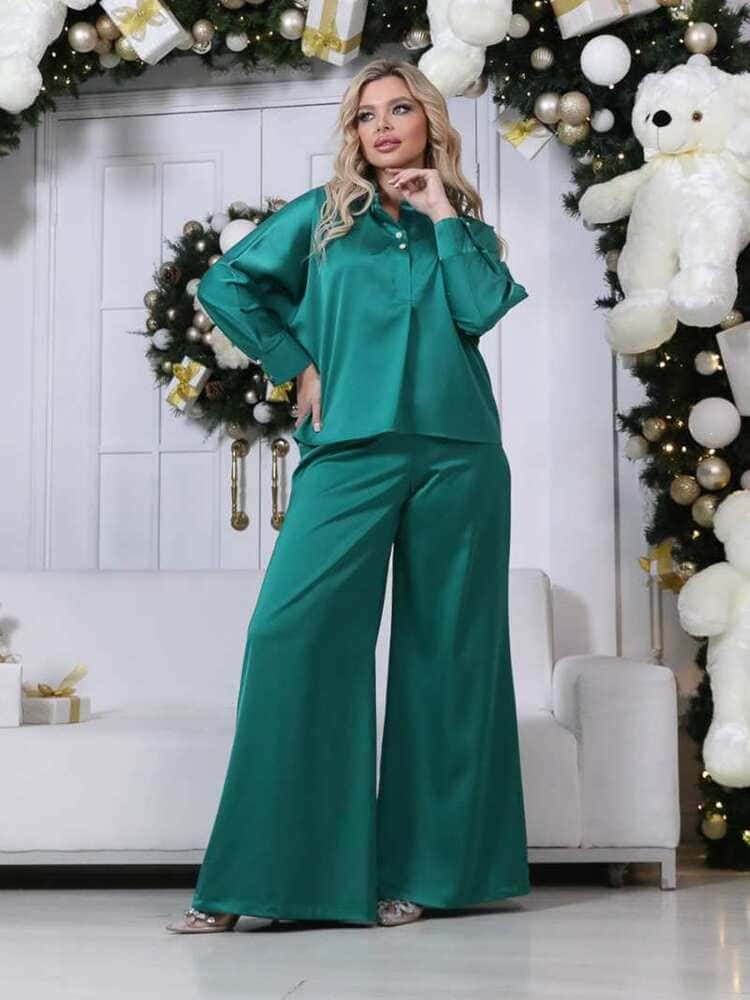Атласный комплект из блузки и широких брюк, зеленый