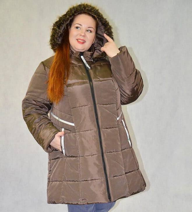 Зимняя куртка с эко-мехом на капюшоне и отделкой, коричневая
