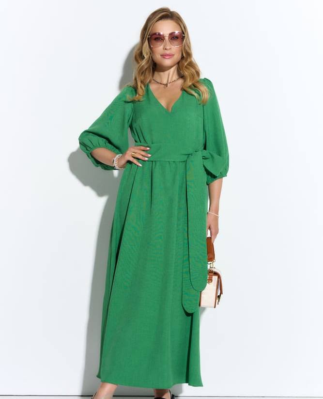 Длинное свободное платье с оборками и поясом, зеленое