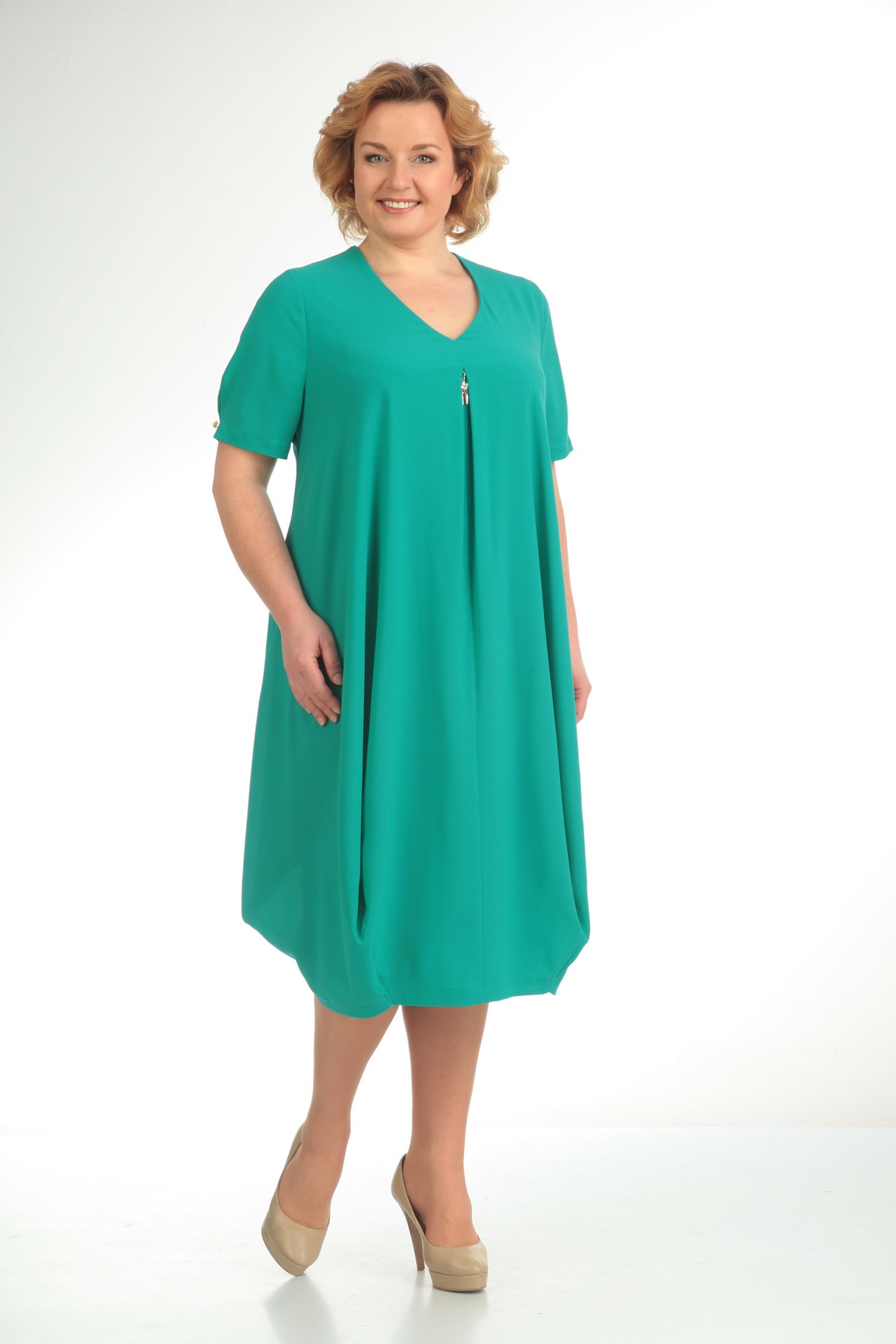 Свободное платье с декоративными складками, зеленое