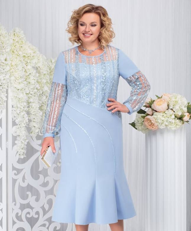 Платье с юбкой "годэ" и богатым декором гипюром и пайетками, голубое