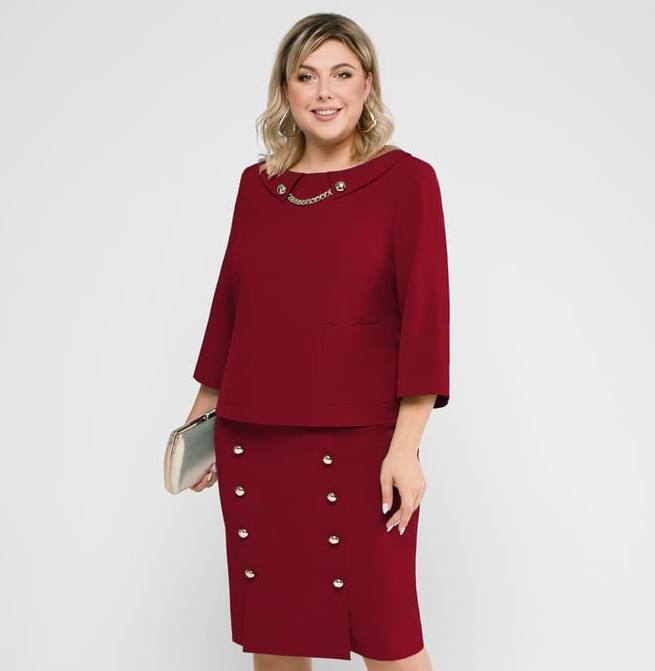 Комплект из юбки и блузы с цепью на горловине, бордо