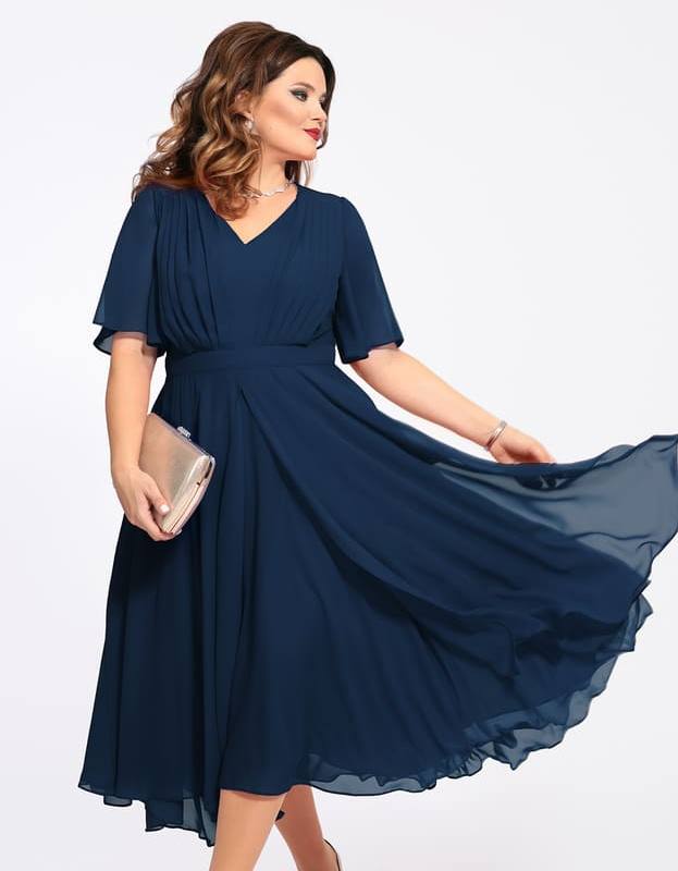 Приталенное платье с летящей юбкой, темно-синее
