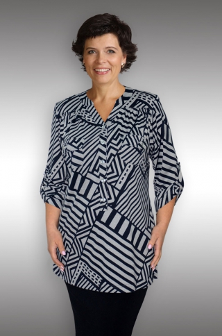 Черно-серая блузка с геометрическим рисунком