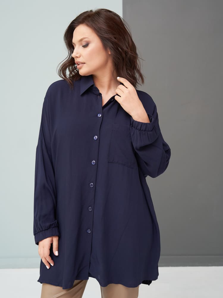 Удлиненная атласная блузка, темно-синяя